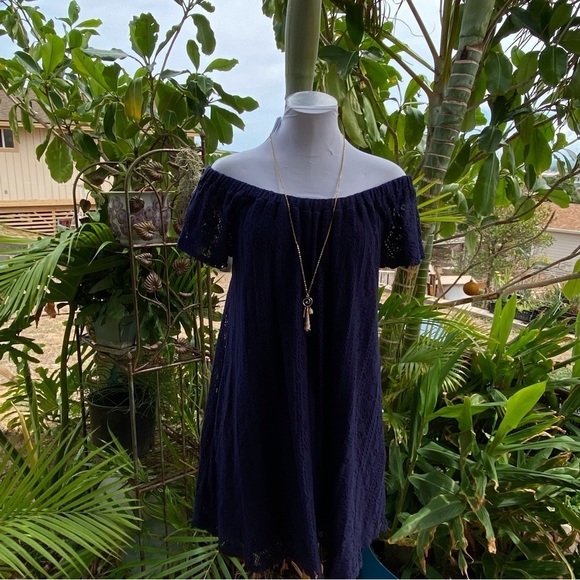Roxy dress in a navy color size small with lining. EUC - Picture 7 of 9